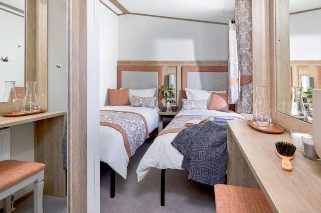 Captivating Bluebell Lodge 2-Bed Cotswolds Caravan 시런세스터 외부 사진