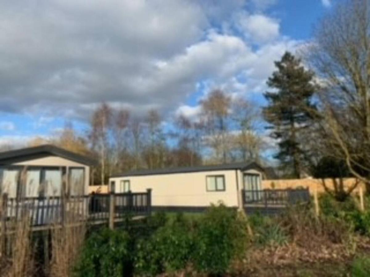 Captivating Bluebell Lodge 2-Bed Cotswolds Caravan 시런세스터 외부 사진