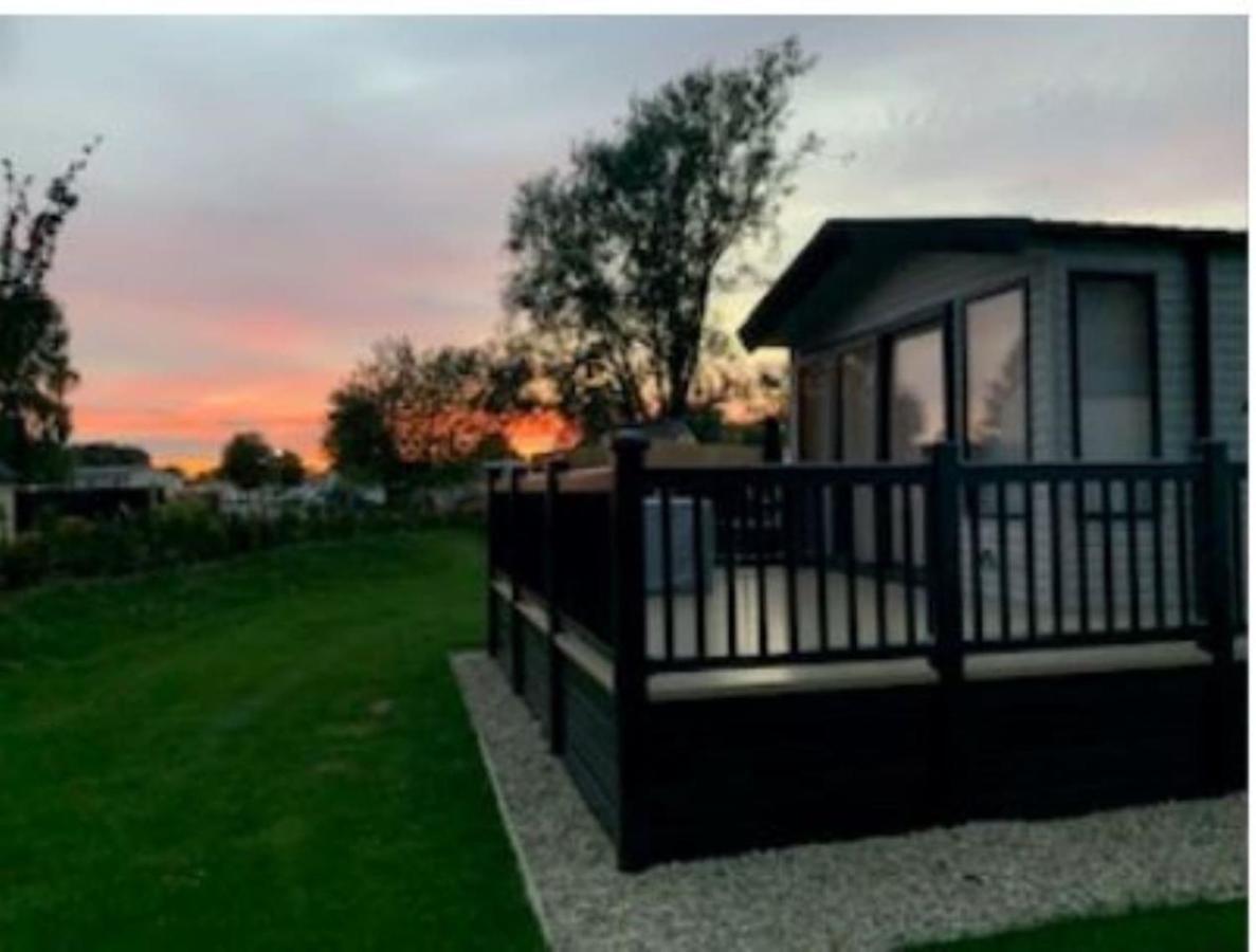 Captivating Bluebell Lodge 2-Bed Cotswolds Caravan 시런세스터 외부 사진