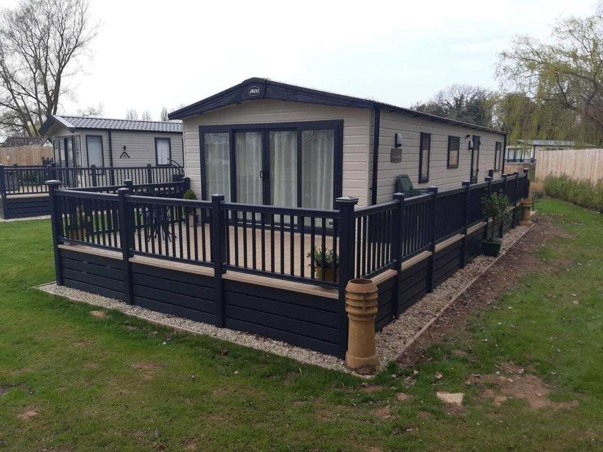 Captivating Bluebell Lodge 2-Bed Cotswolds Caravan 시런세스터 외부 사진