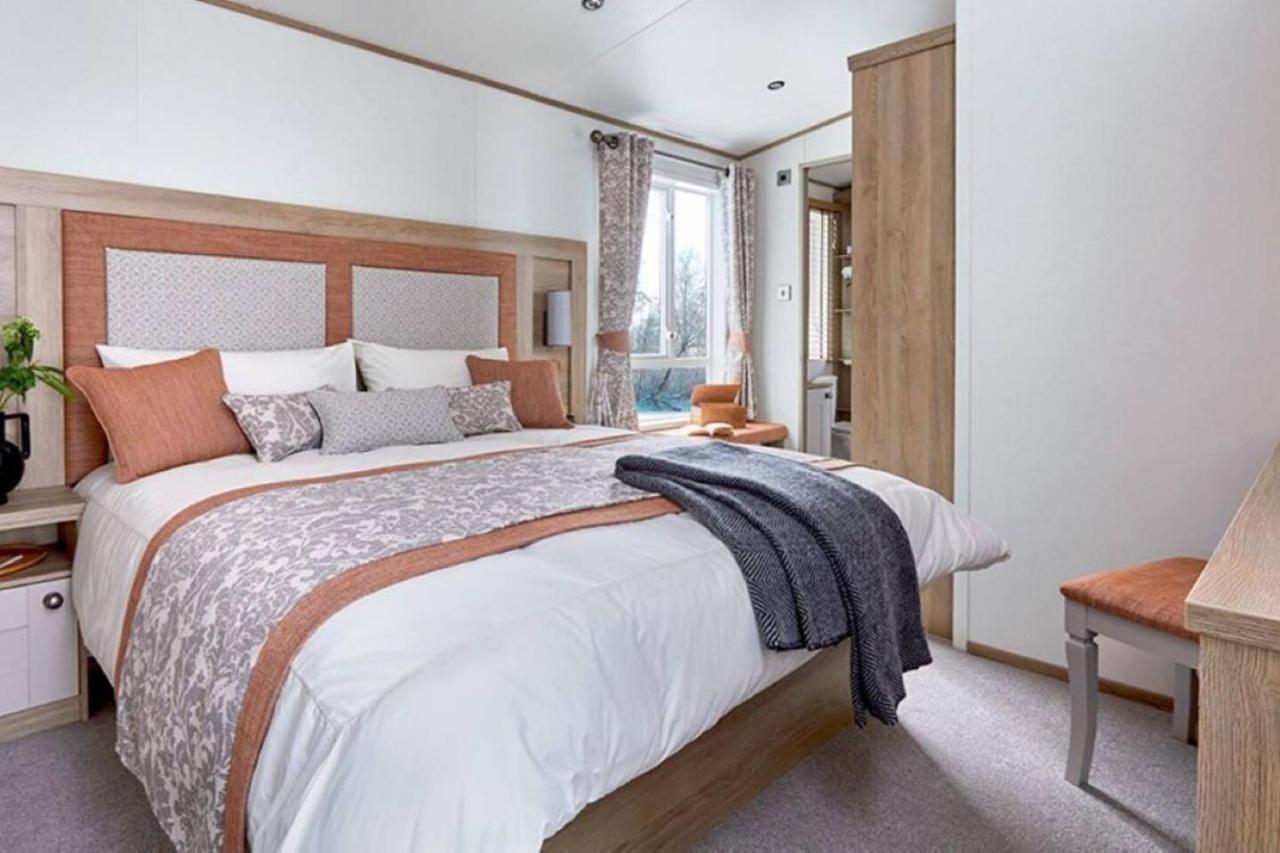 Captivating Bluebell Lodge 2-Bed Cotswolds Caravan 시런세스터 외부 사진