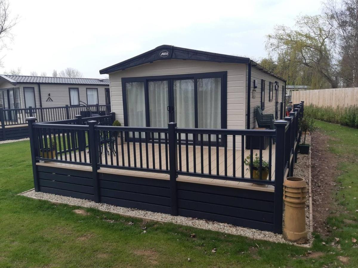 Captivating Bluebell Lodge 2-Bed Cotswolds Caravan 시런세스터 외부 사진